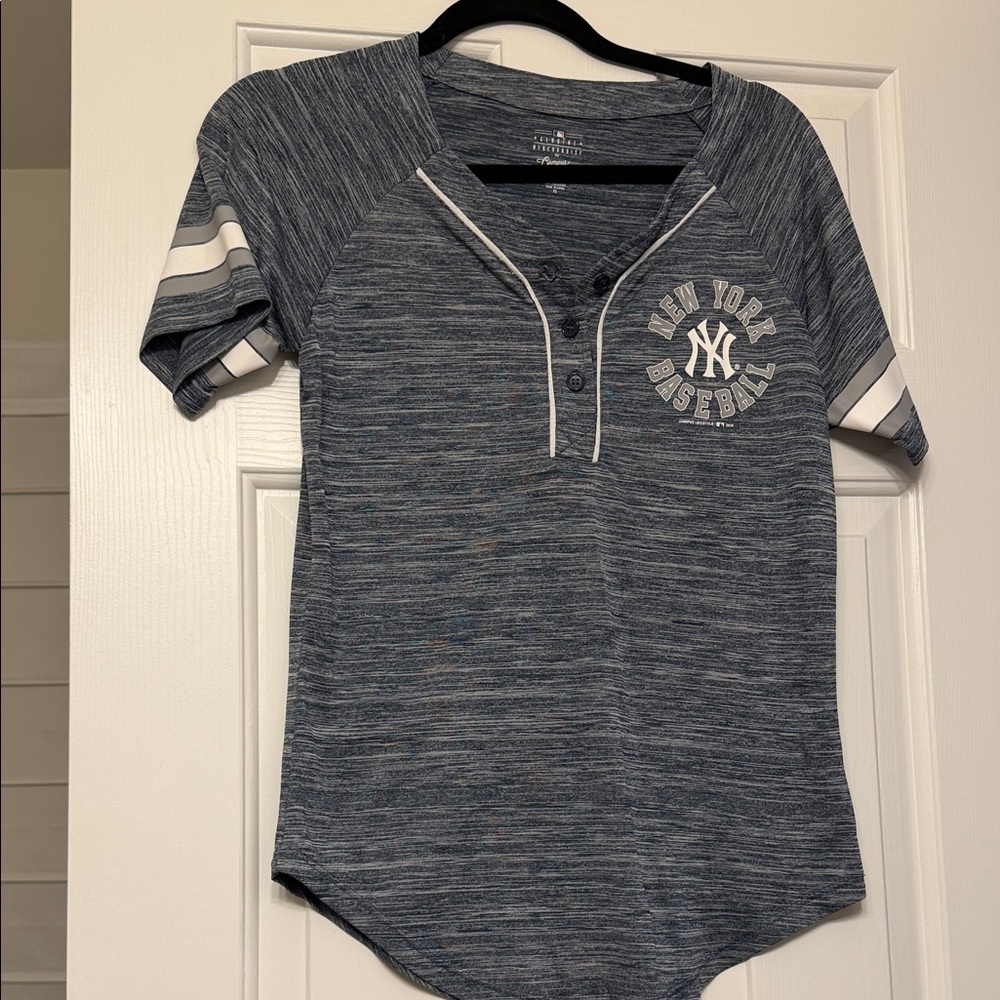 Women's New York Yankees Top